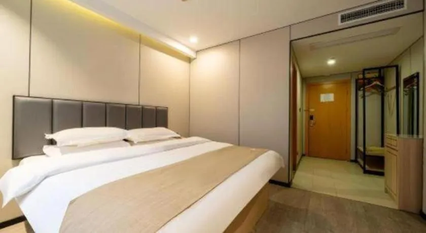 Bed in GreenTree Inn Shanghai Railway Station Macao Road