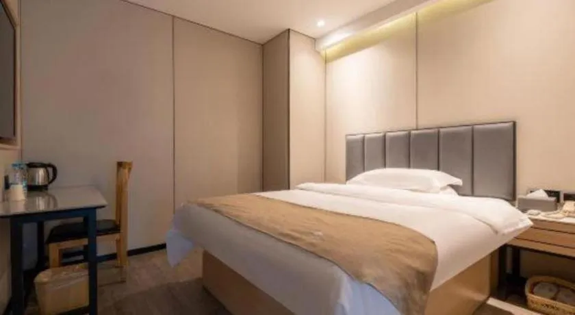 Bed in GreenTree Inn Shanghai Railway Station Macao Road