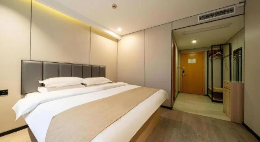 Bed in GreenTree Inn Shanghai Railway Station Macao Road