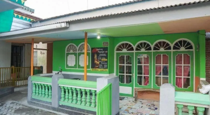 SPOT ON 1762 Gandrung Payungan Family Inn