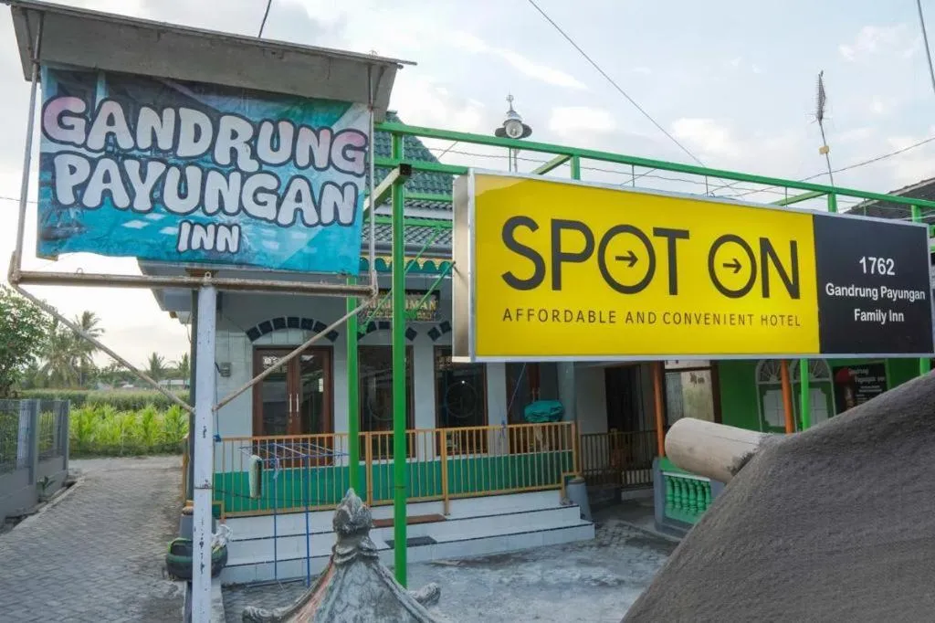 SPOT ON 1762 Gandrung Payungan Family Inn
