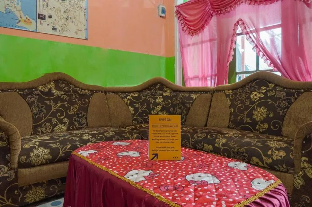 SPOT ON 1762 Gandrung Payungan Family Inn