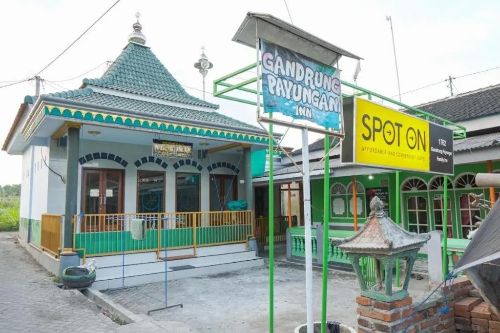 SPOT ON 1762 Gandrung Payungan Family Inn