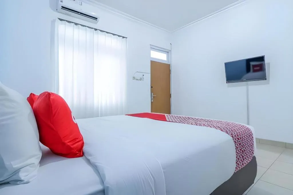 Bed in OYO 1755 De'balcon Accomodation Near Ngurah Rai Airport