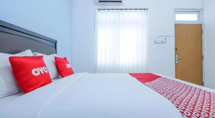 Bed in OYO 1755 De'balcon Accomodation Near Ngurah Rai Airport