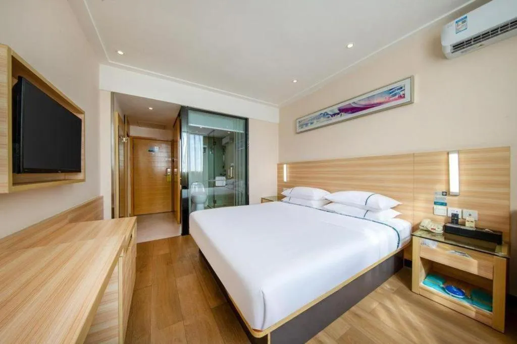 Bed in City Comfort Inn Zhanjiang Shimao Building Chikan Old Street