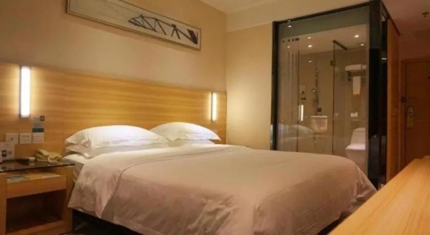 Bed in City Comfort Inn Zhanjiang Shimao Building Chikan Old Street