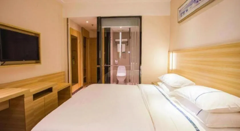 Bed in City Comfort Inn Zhanjiang Shimao Building Chikan Old Street