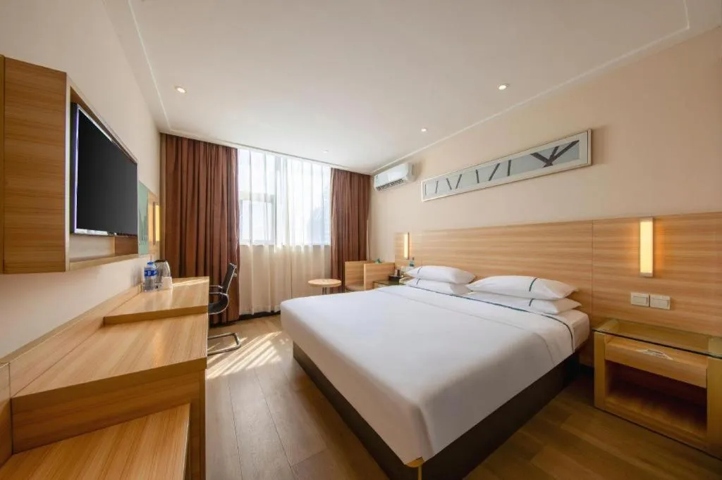 Bed in City Comfort Inn Zhanjiang Shimao Building Chikan Old Street