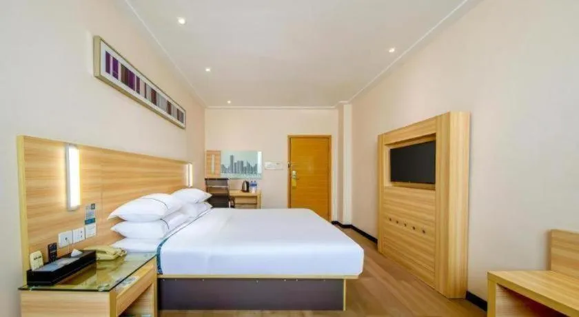 Bed in City Comfort Inn Zhanjiang Shimao Building Chikan Old Street