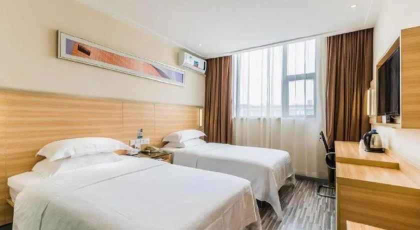 Bed in City Comfort Inn Zhanjiang Shimao Building Chikan Old Street
