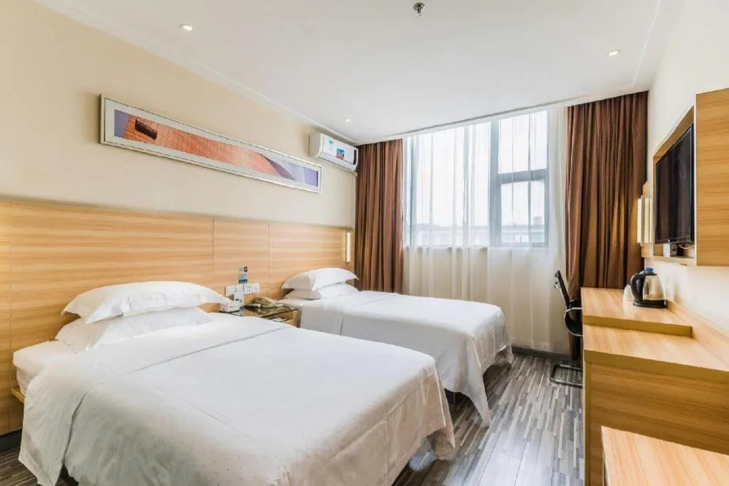 Bed in City Comfort Inn Zhanjiang Shimao Building Chikan Old Street