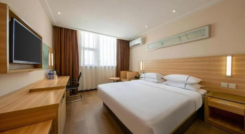 Bed in City Comfort Inn Zhanjiang Shimao Building Chikan Old Street