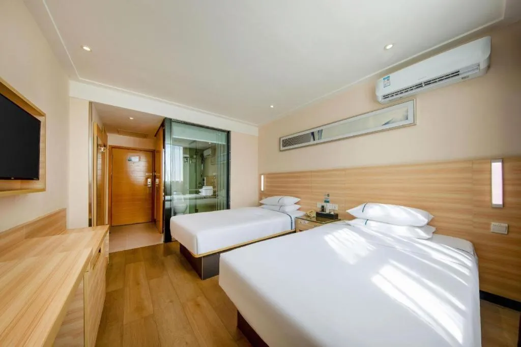 Bed in City Comfort Inn Zhanjiang Shimao Building Chikan Old Street