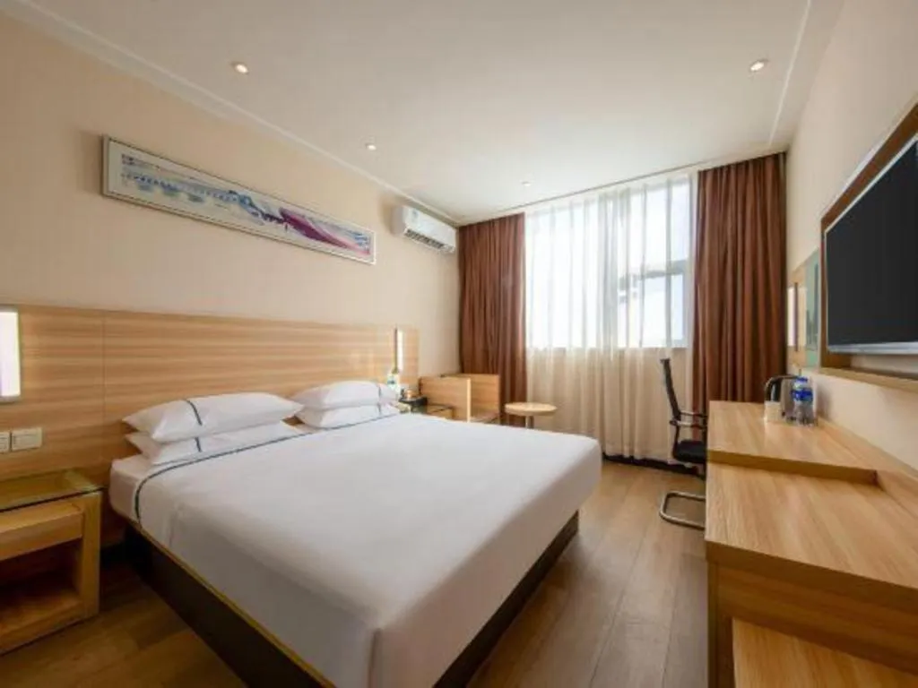 Bed in City Comfort Inn Zhanjiang Shimao Building Chikan Old Street