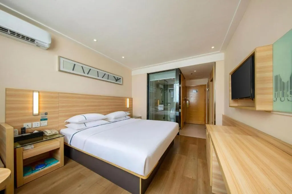 Bed in City Comfort Inn Zhanjiang Shimao Building Chikan Old Street