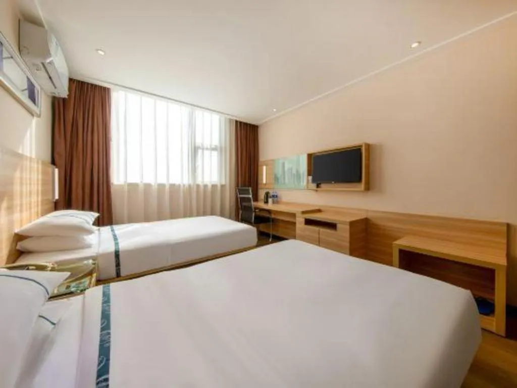 Bed in City Comfort Inn Zhanjiang Shimao Building Chikan Old Street