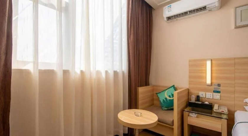 Bed in City Comfort Inn Zhanjiang Shimao Building Chikan Old Street