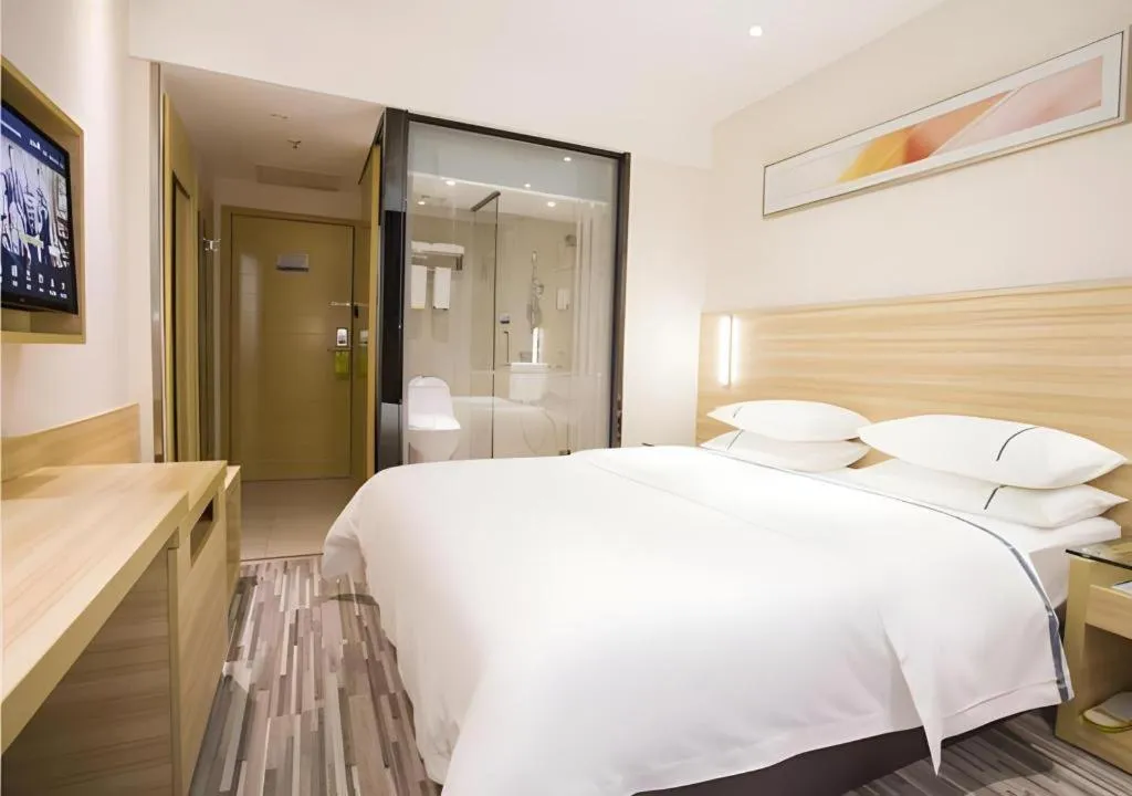 Bed in City Comfort Inn Zhanjiang Shimao Building Chikan Old Street