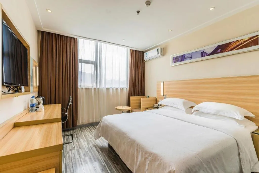 Bed in City Comfort Inn Zhanjiang Shimao Building Chikan Old Street