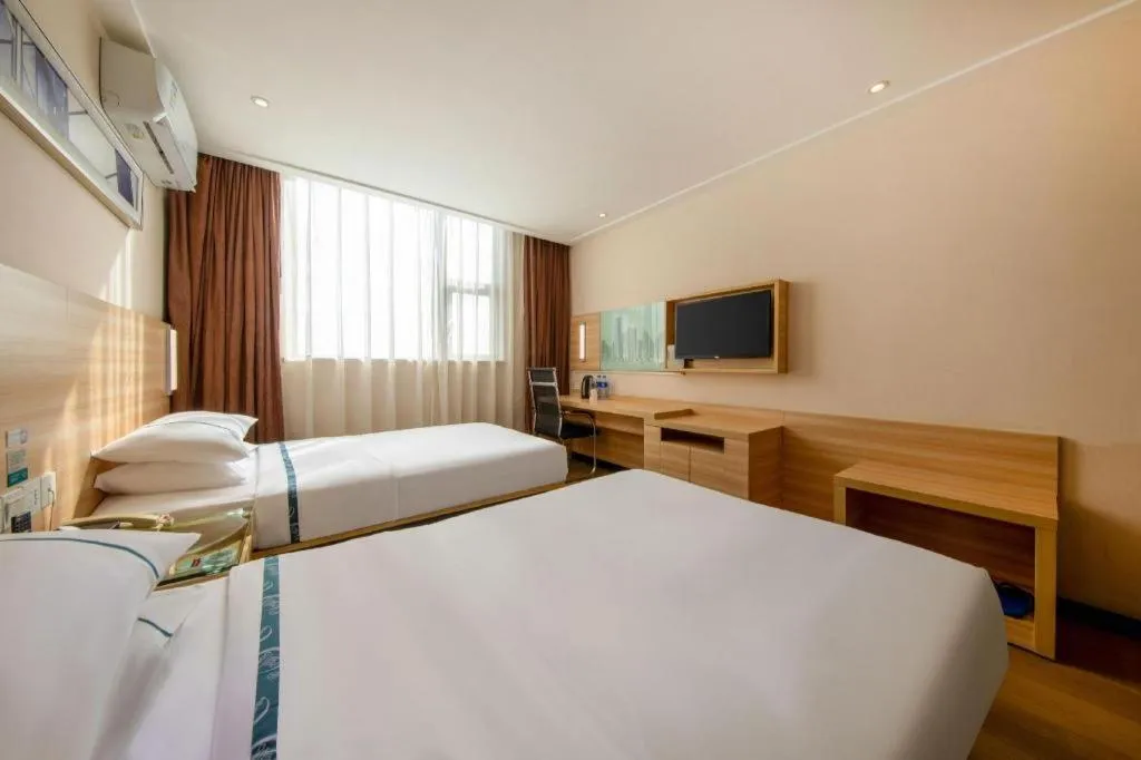 Bed in City Comfort Inn Zhanjiang Shimao Building Chikan Old Street
