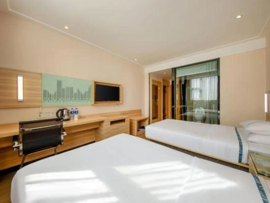 Bed in City Comfort Inn Zhanjiang Shimao Building Chikan Old Street