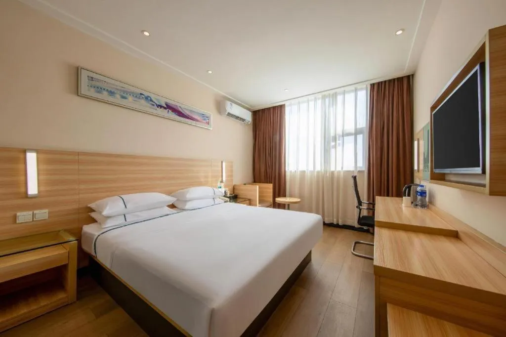 Bed in City Comfort Inn Zhanjiang Shimao Building Chikan Old Street