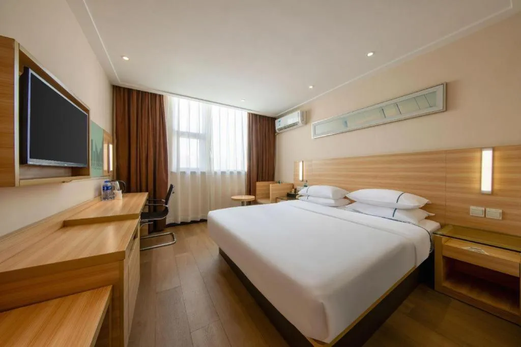 Bed in City Comfort Inn Zhanjiang Shimao Building Chikan Old Street