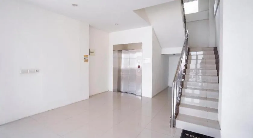 OYO 2695 D'es Guest House