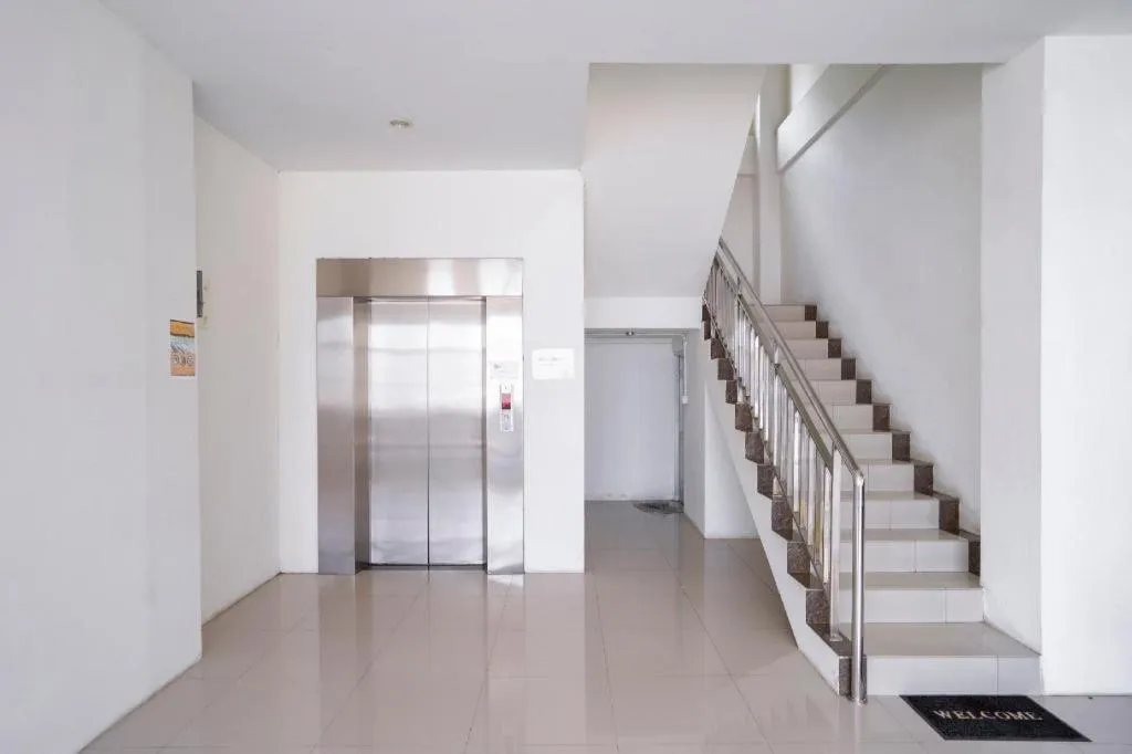 OYO 2695 D'es Guest House