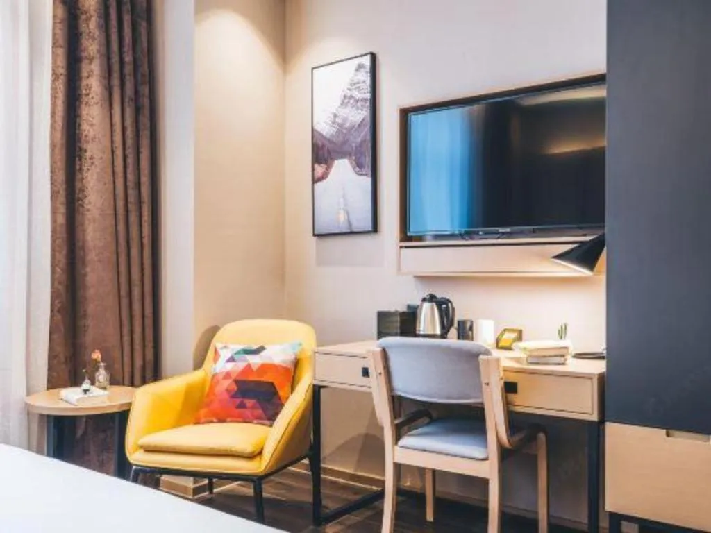 Bed in Atour Light Hotel Hangzhou Future Sci-Tech City