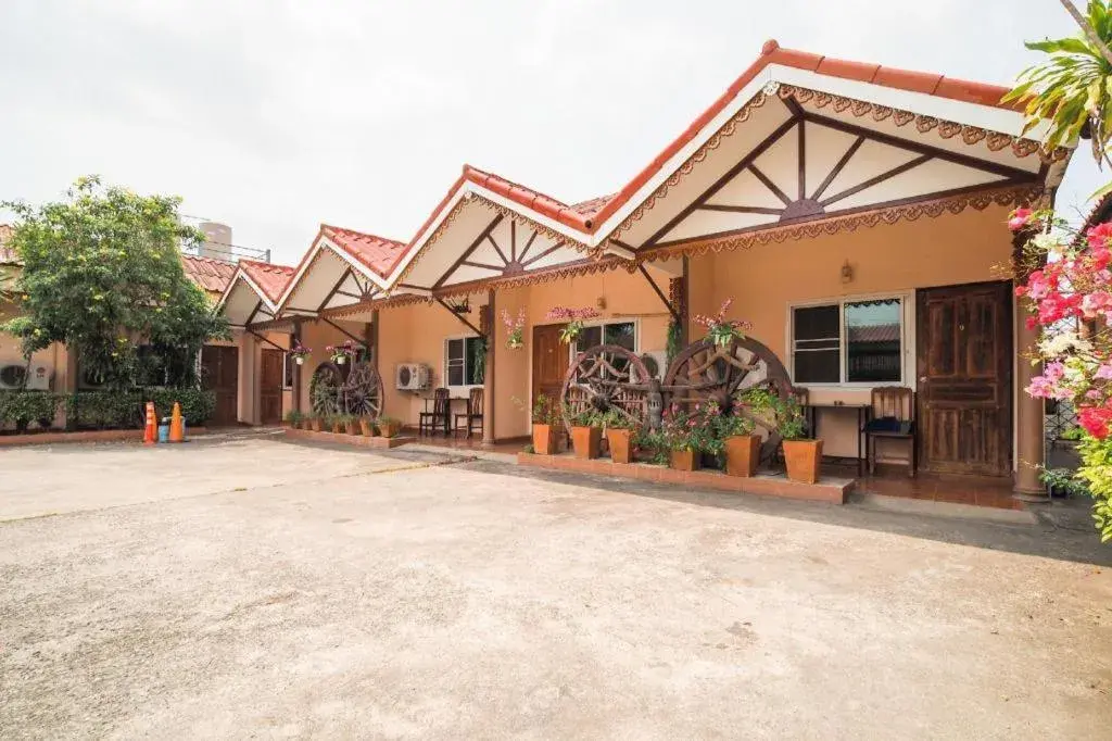 OYO 654 Samanmit Inn Hotel OYO 654 Samanmit Inn Hotel