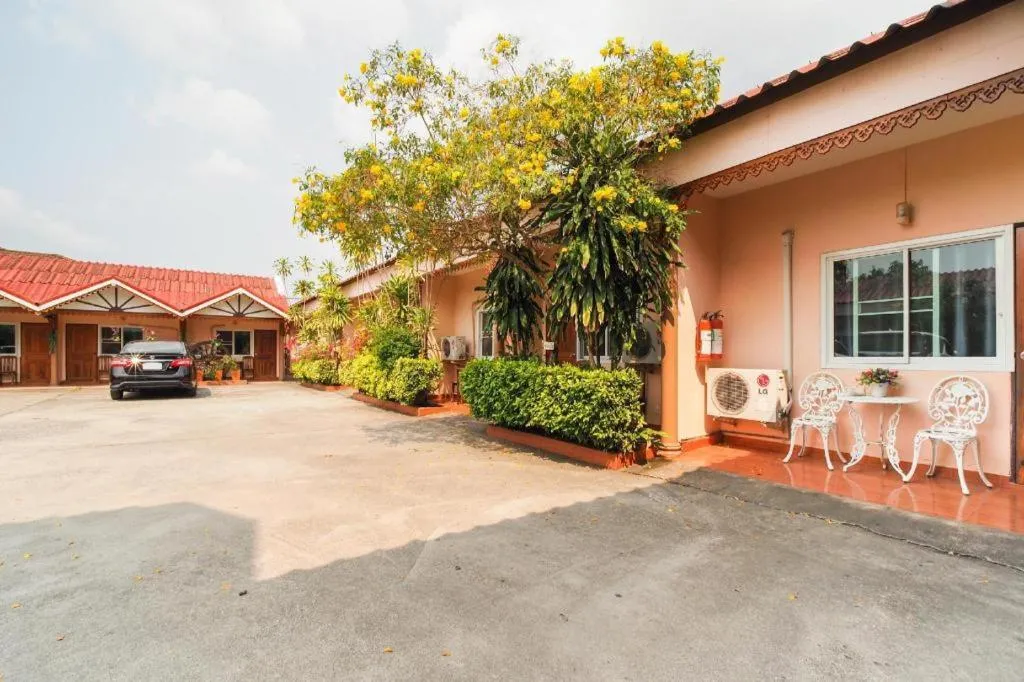 OYO 654 Samanmit Inn Hotel