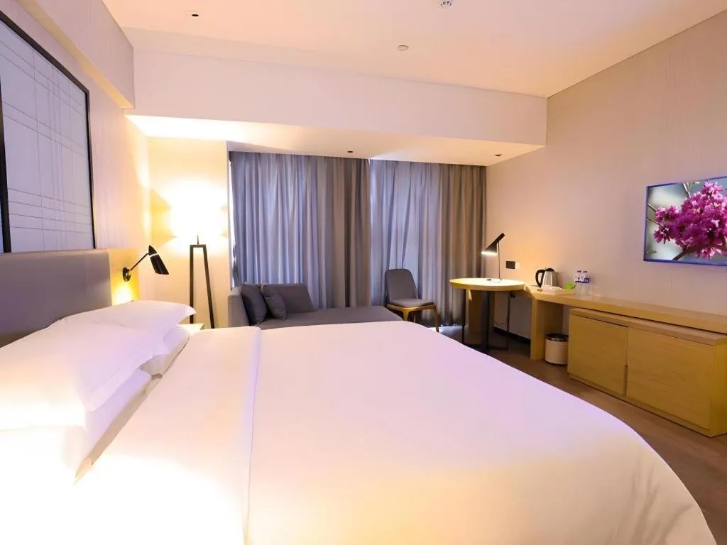 Bed in GreenTree Eastern Hotel Hunan Changsha Xinsha Luositang Metro Station