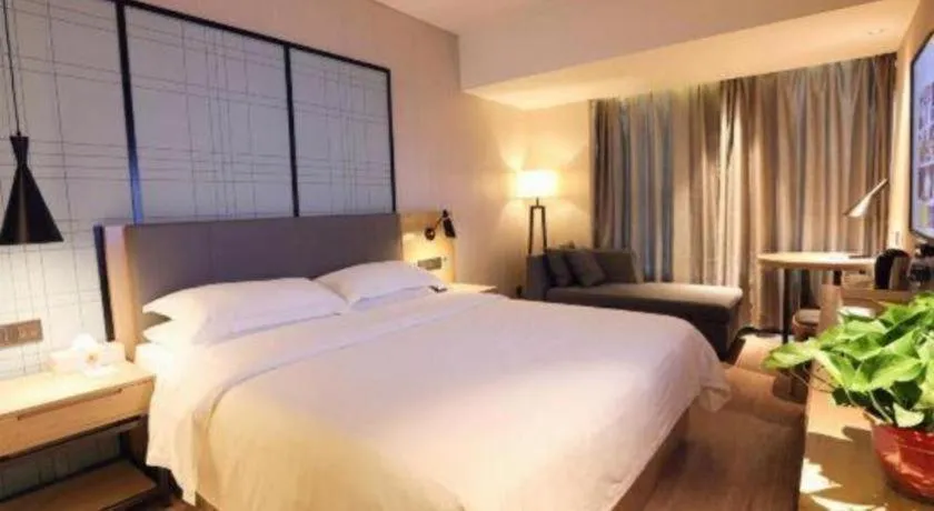Bed in GreenTree Eastern Hotel Hunan Changsha Xinsha Luositang Metro Station
