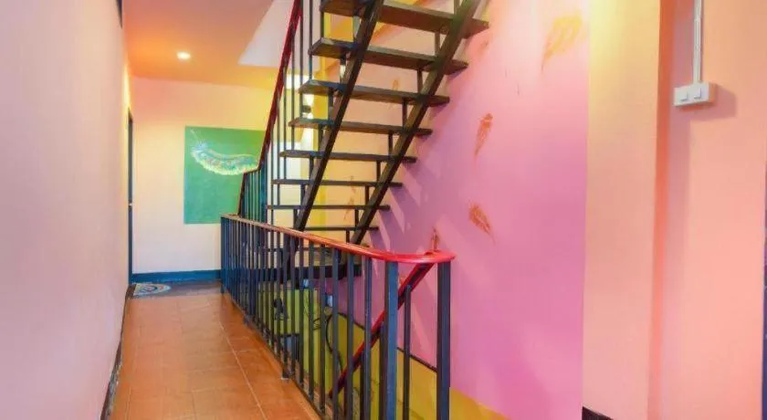 OYO 75303 V Home Guesthouse Sunday Night Market