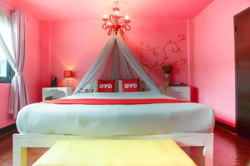 Bed in OYO 75303 V Home Guesthouse Sunday Night Market