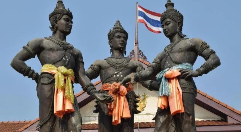 OYO 75303 V Home Guesthouse Sunday Night Market