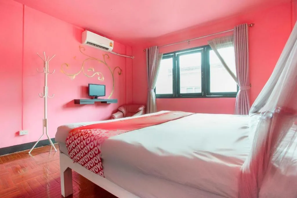 Bed in OYO 75303 V Home Guesthouse Sunday Night Market