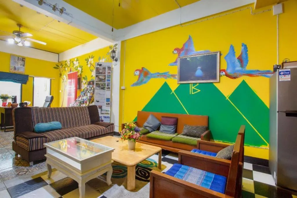 OYO 75303 V Home Guesthouse Sunday Night Market