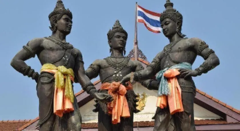 OYO 75303 V Home Guesthouse Sunday Night Market