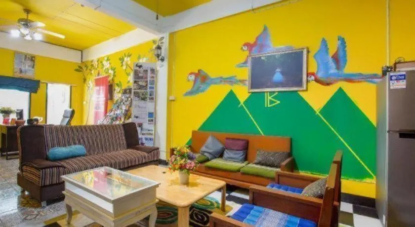 OYO 75303 V Home Guesthouse Sunday Night Market