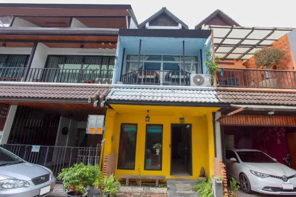 OYO 75303 V Home Guesthouse Sunday Night Market