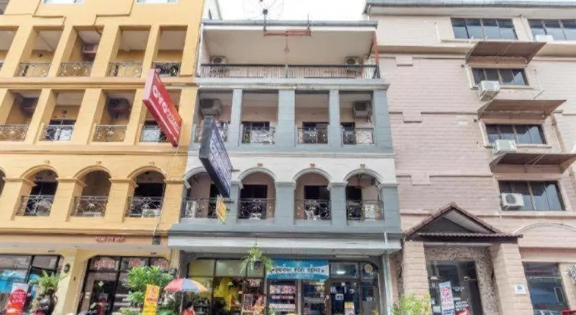 OYO 75327 Diyana Residence