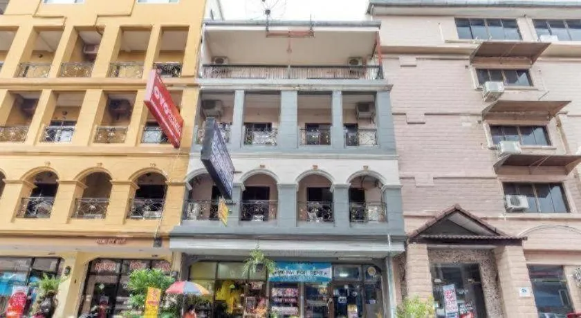 OYO 75327 Diyana Residence