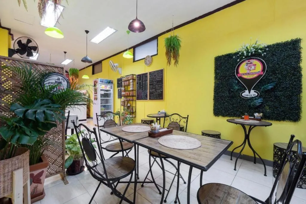 OYO 75327 Diyana Residence