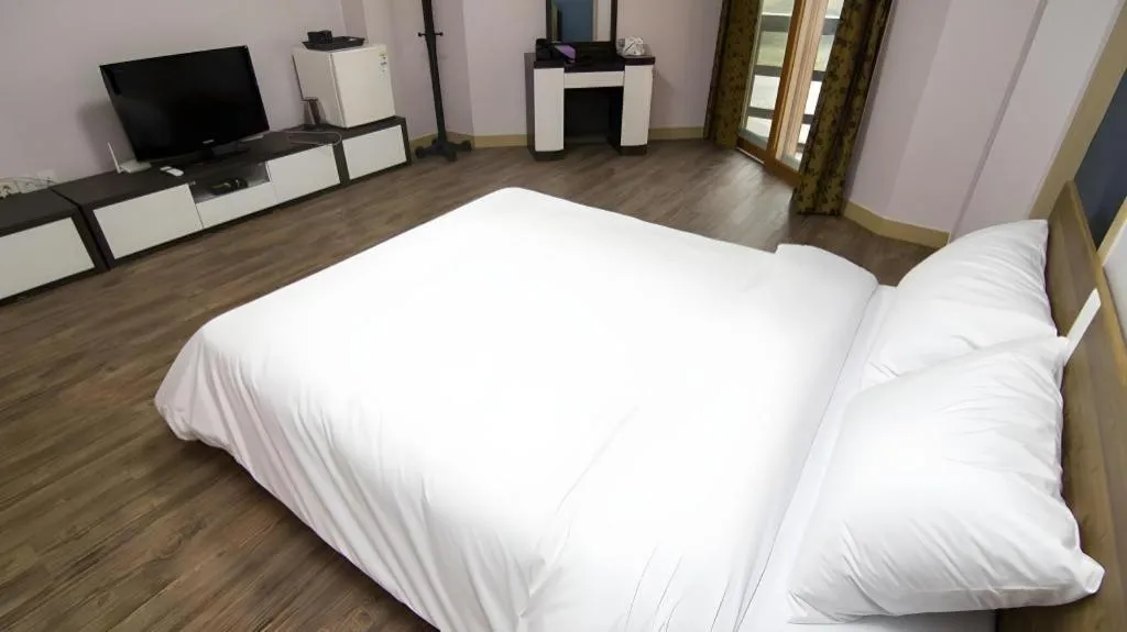 Bed in Hyundai Elliot Hotel and Resort