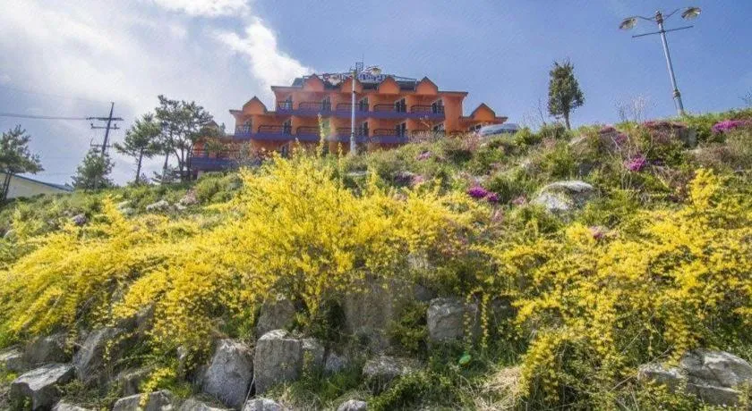 Hyundai Elliot Hotel and Resort