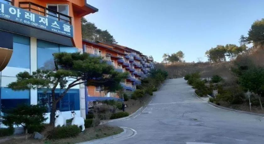 Hyundai Elliot Hotel and Resort