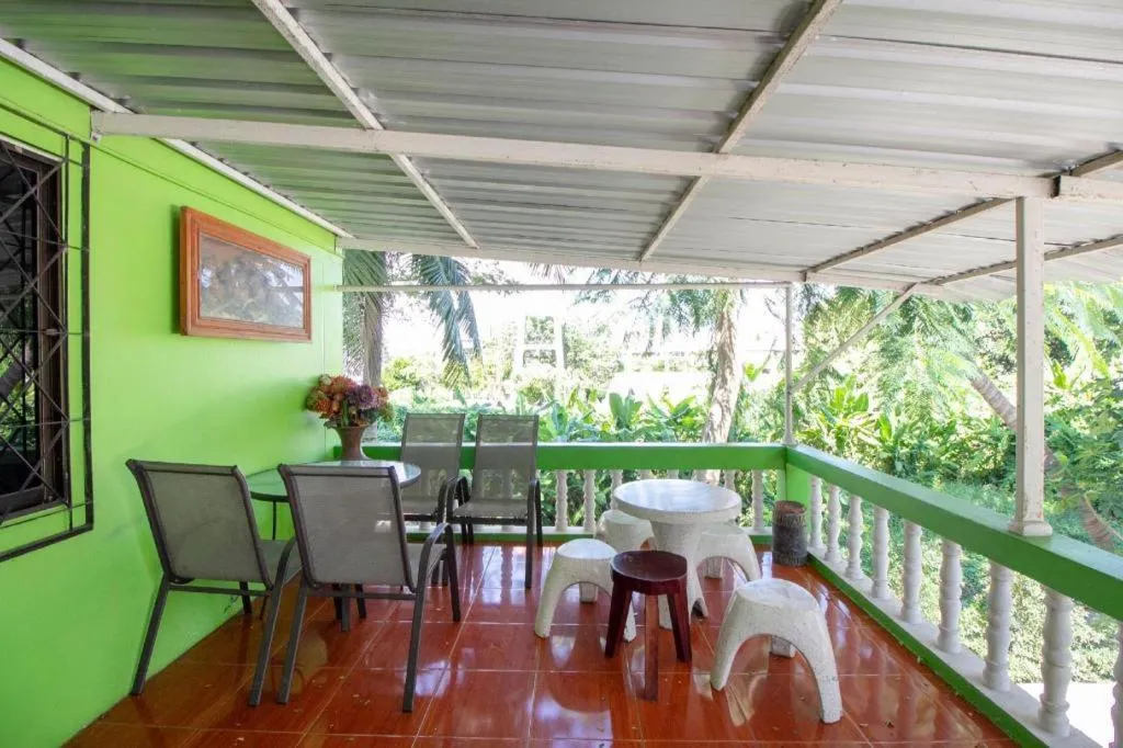 OYO 75372 Flight hut hotel
